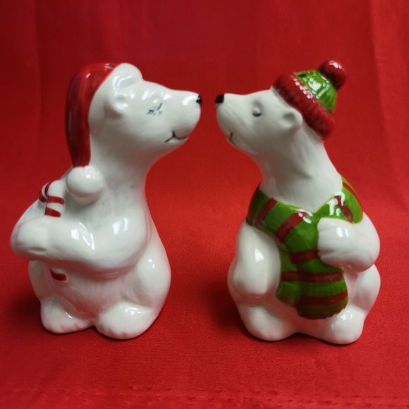 Pfaltzgraff Salt & Pepper Set Kissing Polar Bears 2014 - Picture 4 of 12
